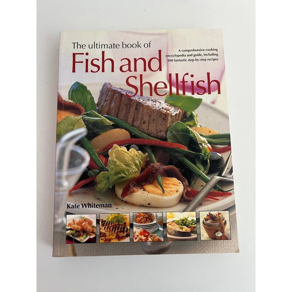 The Ultimate Book of Fish and Shellfish‎ Cookbook 300 Recipes Hardcover